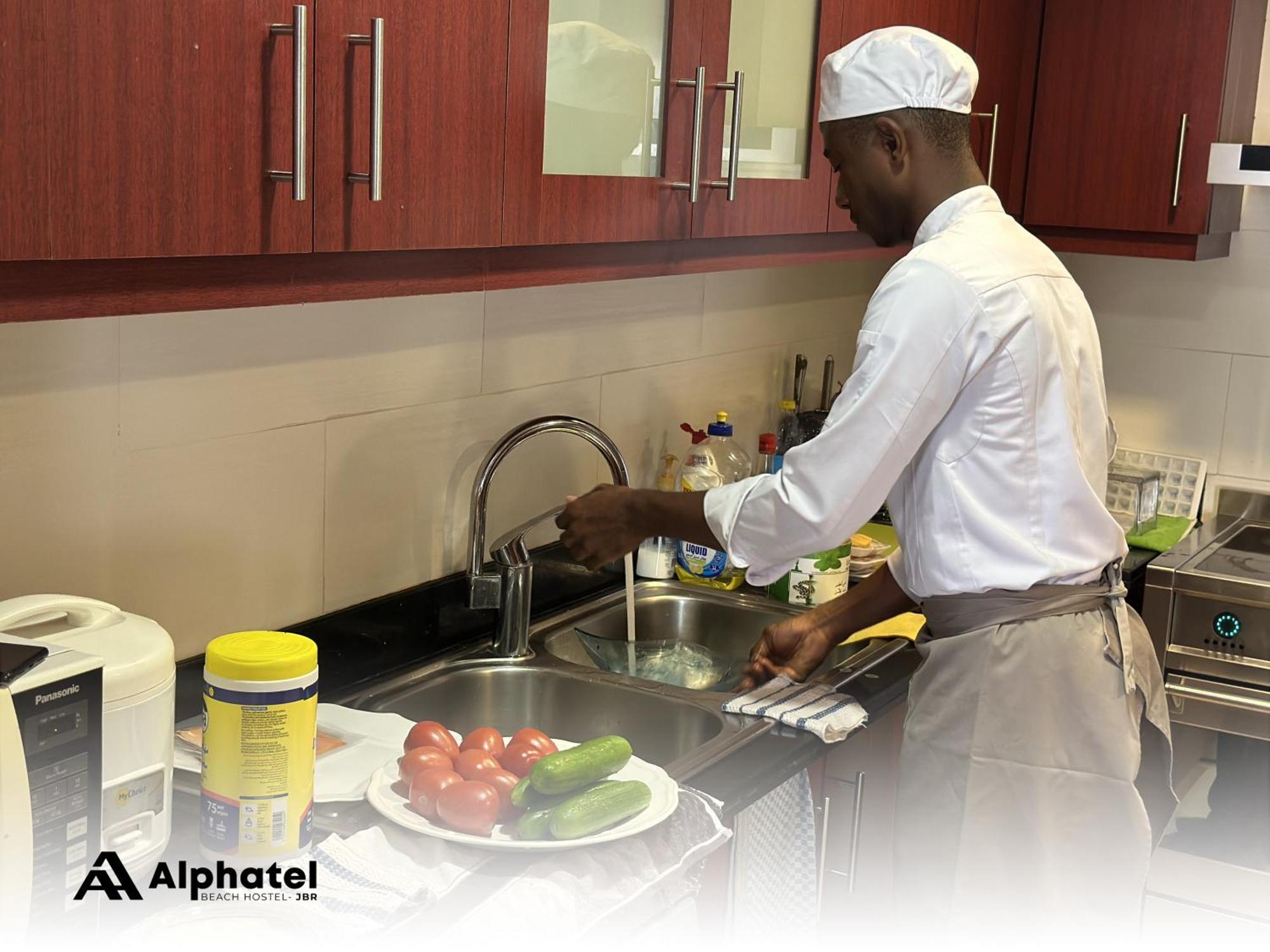 Alphatel Beach Hostel Jbr 迪拜 外观 照片